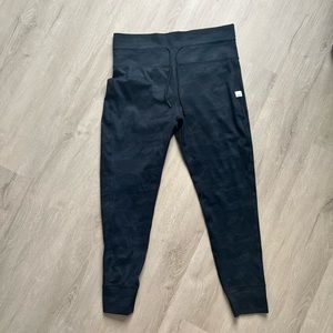 Vuori Camo Legging Size XL